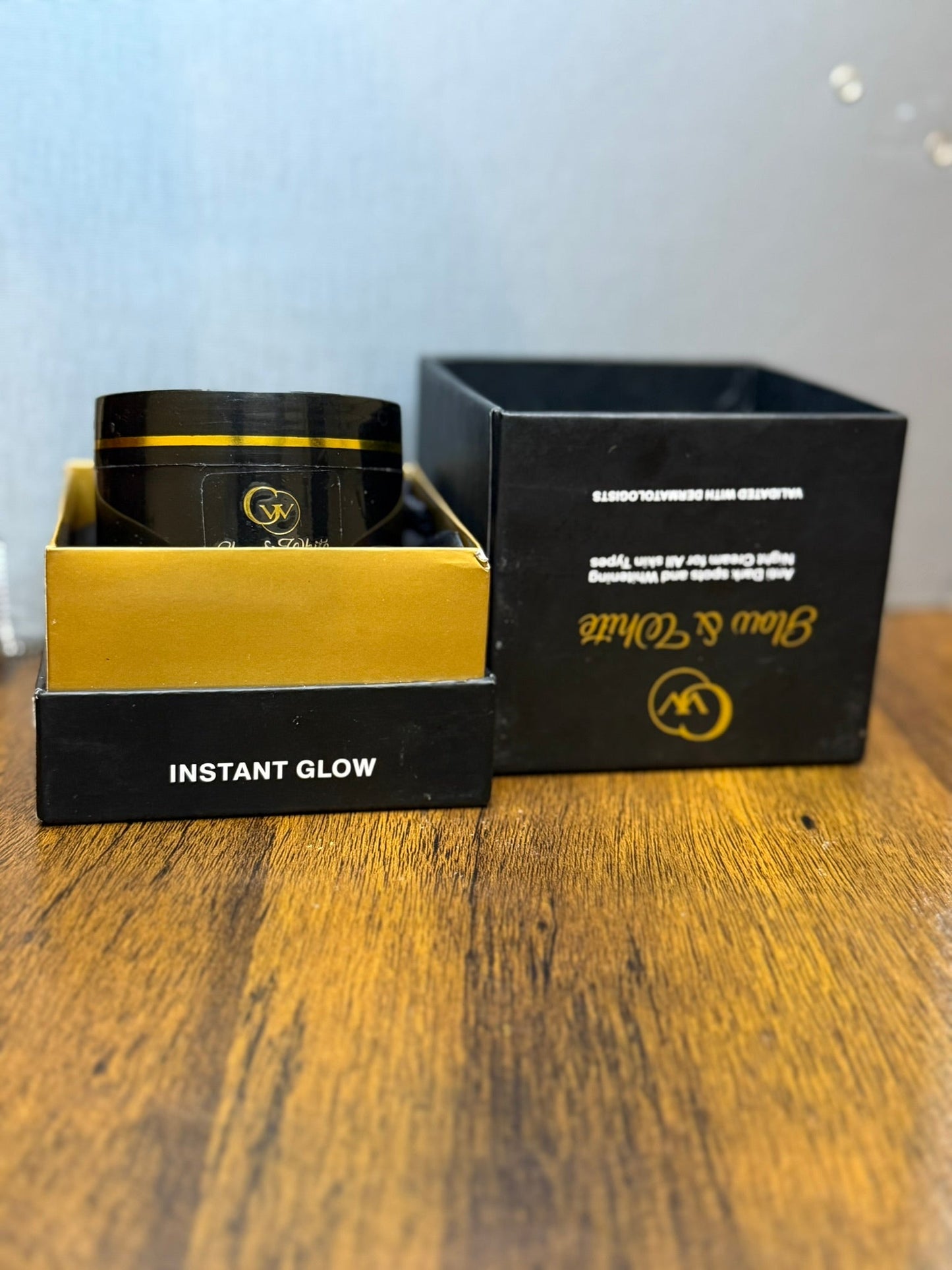 Glow & White Crème – Brightening, Hydrating & Tone Support